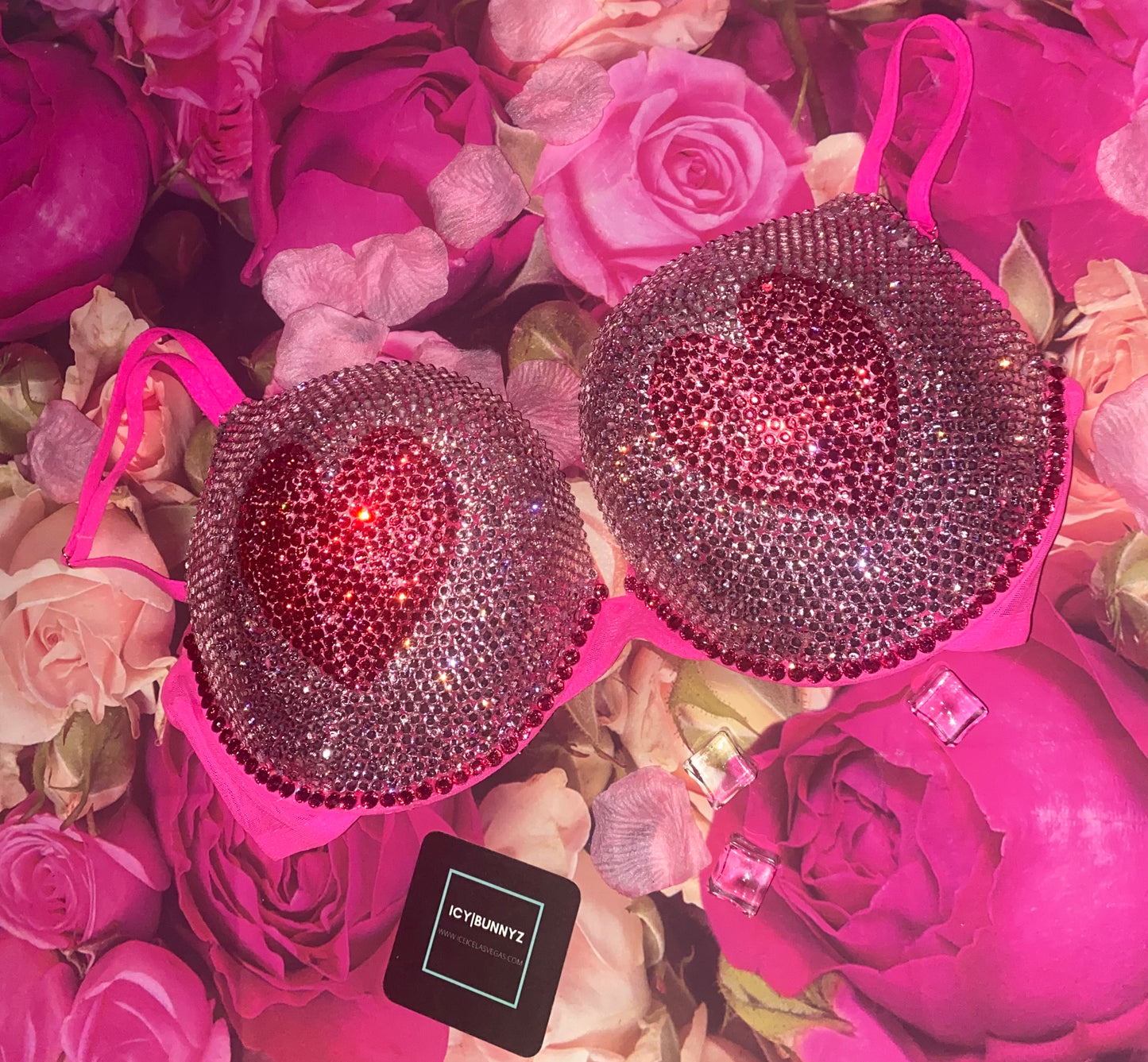 Pink Hearts T-Shirt Bra In Pink